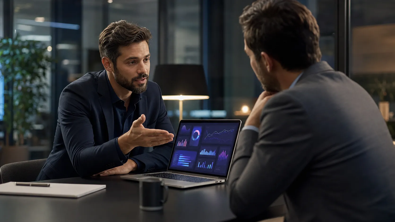 Reunião de consultoria para planejamento digital
